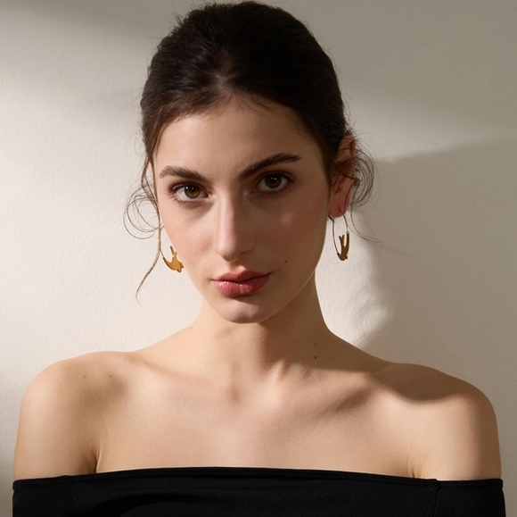 Gorgeous Swallow Birds Thin Hoop Earrings - Picture 3 of 4